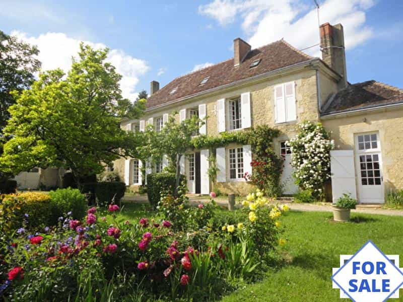 Talo sisään Villaines-la-Carelle, Pays de la Loire 10137533