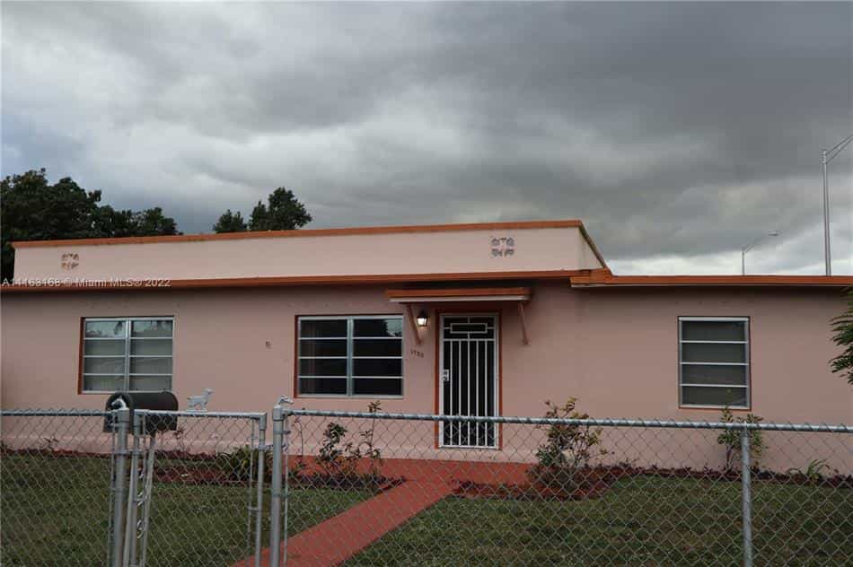 Condominium dans Village de bronzage, Floride 10137564