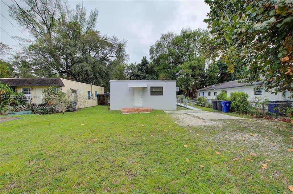 Condominium in Golden Glades, Florida 10137582