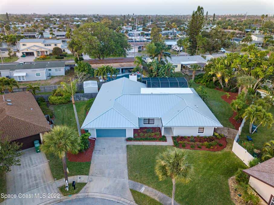жилой дом в Спутниковый пляж, Флорида 10137593