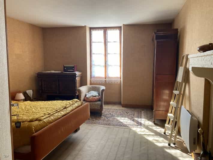 σπίτι σε Bioussac, Nouvelle-Aquitaine 10138561