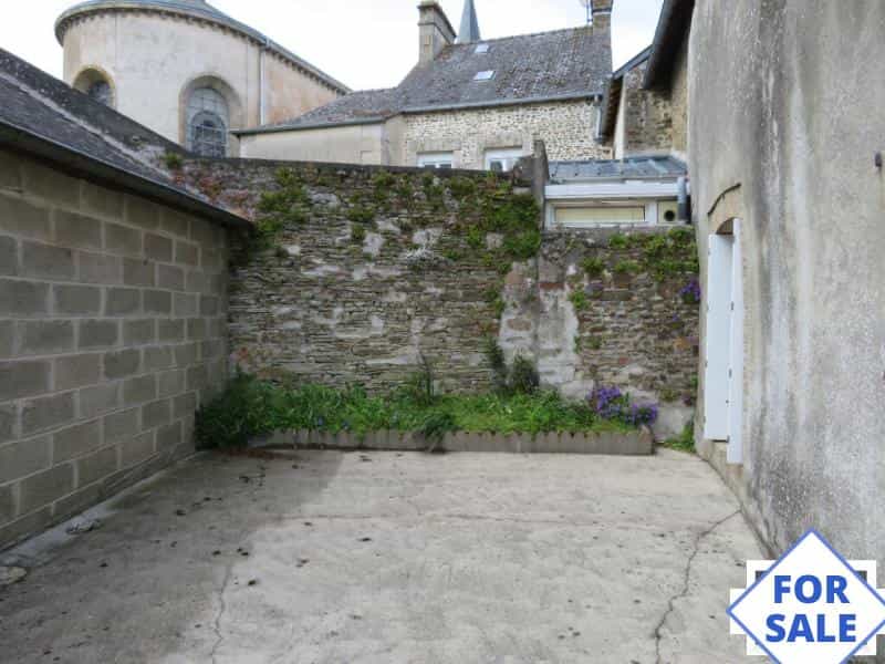House in Pre-en-Pail, Pays de la Loire 10138568
