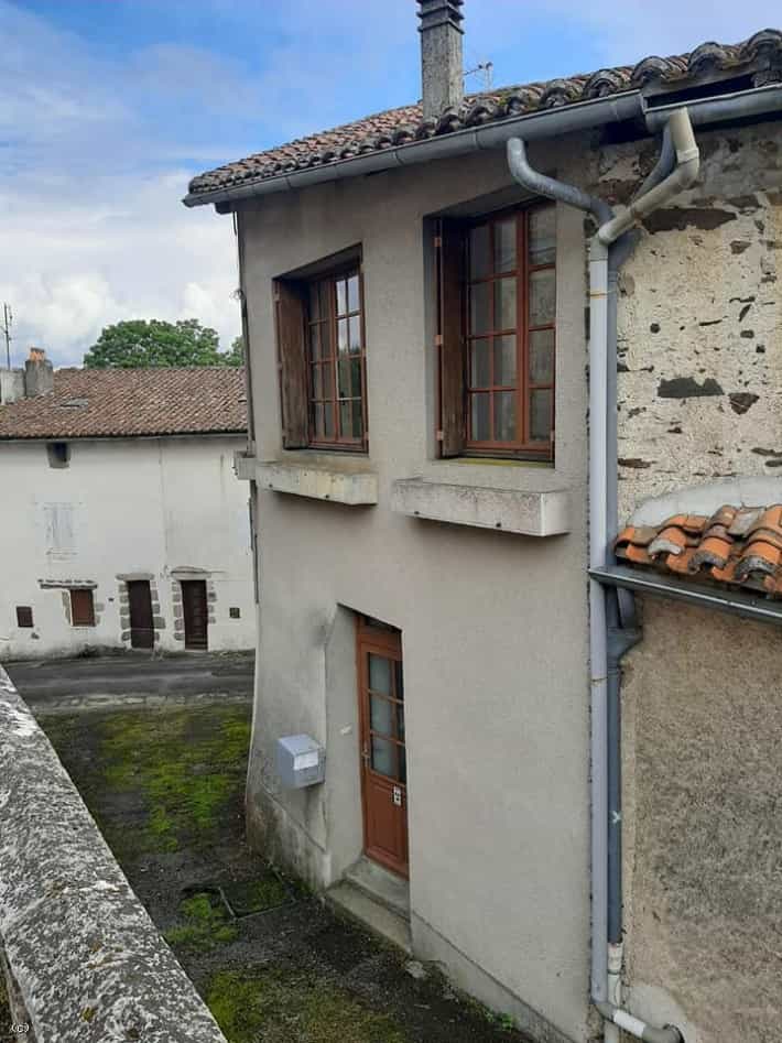 Hus i Confolens, Nouvelle-Aquitaine 10138597