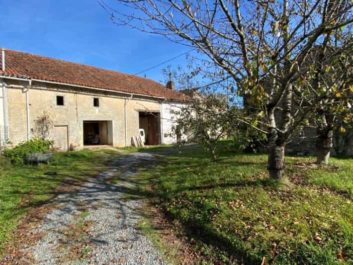 House in Ruffec, Nouvelle-Aquitaine 10138601