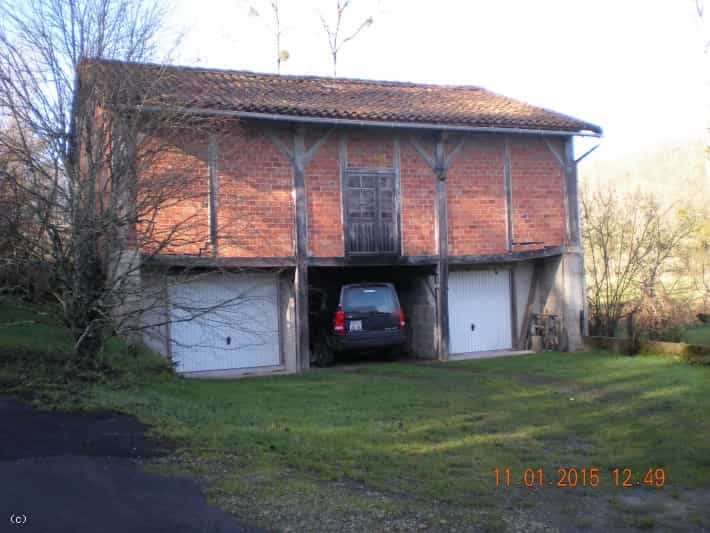 House in Nanteuil-en-Vallee, Nouvelle-Aquitaine 10138612