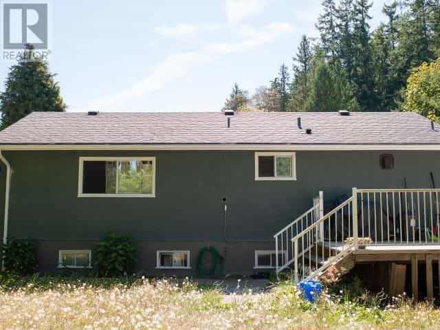 жилой дом в Powell River, British Columbia 10138779