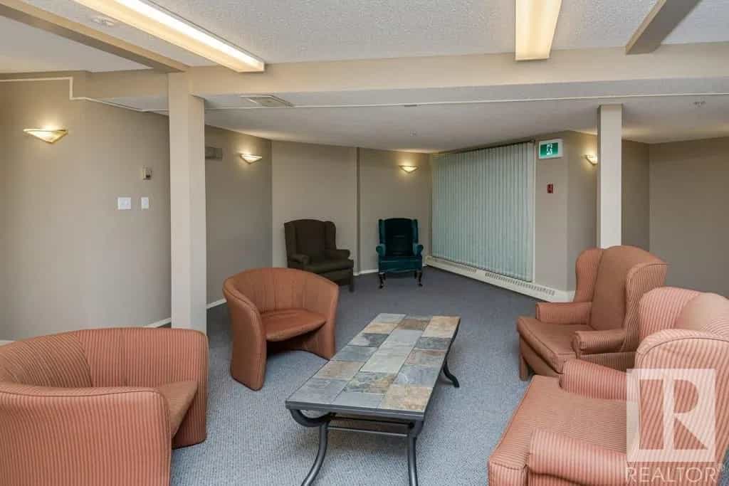 公寓 在 Edmonton, Alberta 10138821