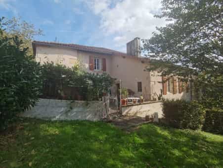 σπίτι σε Chasseneuil-sur-Bonnieure, Nouvelle-Aquitaine 10138856