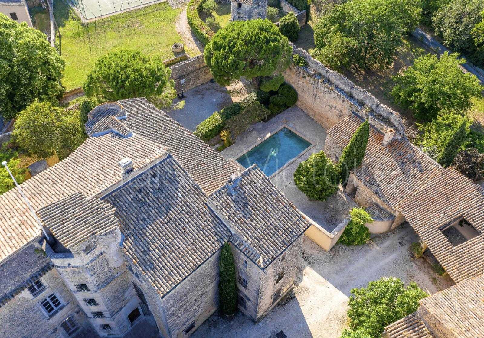房子 在 Cabrières-d'Avignon, Provence-Alpes-Côte d'Azur 10138895