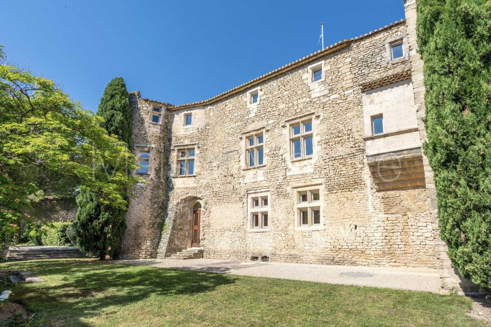 بيت في Cabrières-d'Avignon, Provence-Alpes-Côte d'Azur 10138895