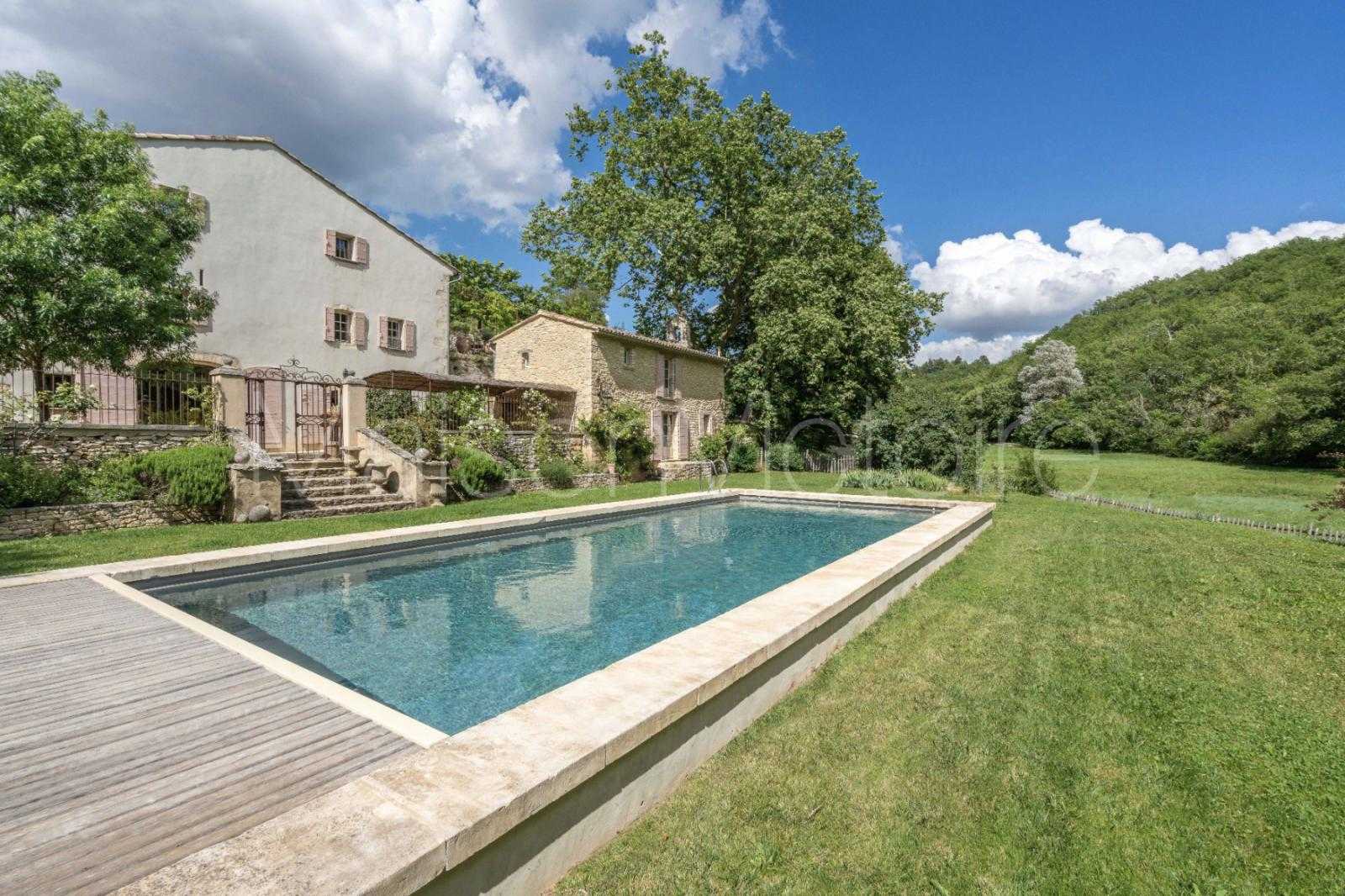 Huis in Bonnieux, Provence-Alpes-Côte d'Azur 10138896