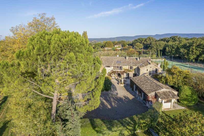House in Oppede le Vieux, Provence-Alpes-Cote d'Azur 10138897