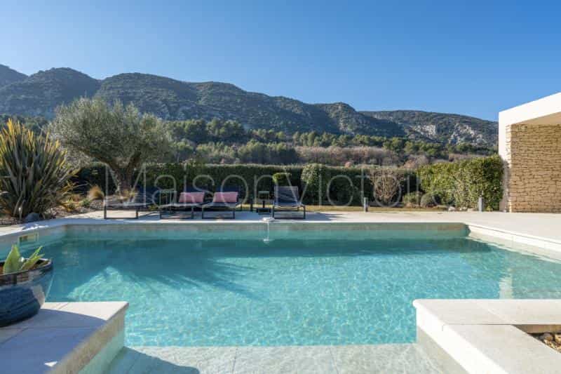 Hus i Maubec, Provence-Alpes-Cote d'Azur 10138901