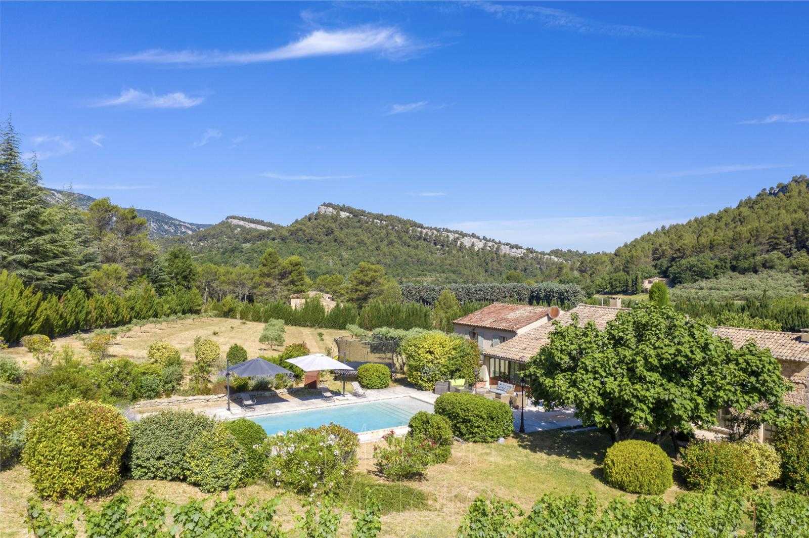 House in Menerbes, Provence-Alpes-Cote d'Azur 10138907