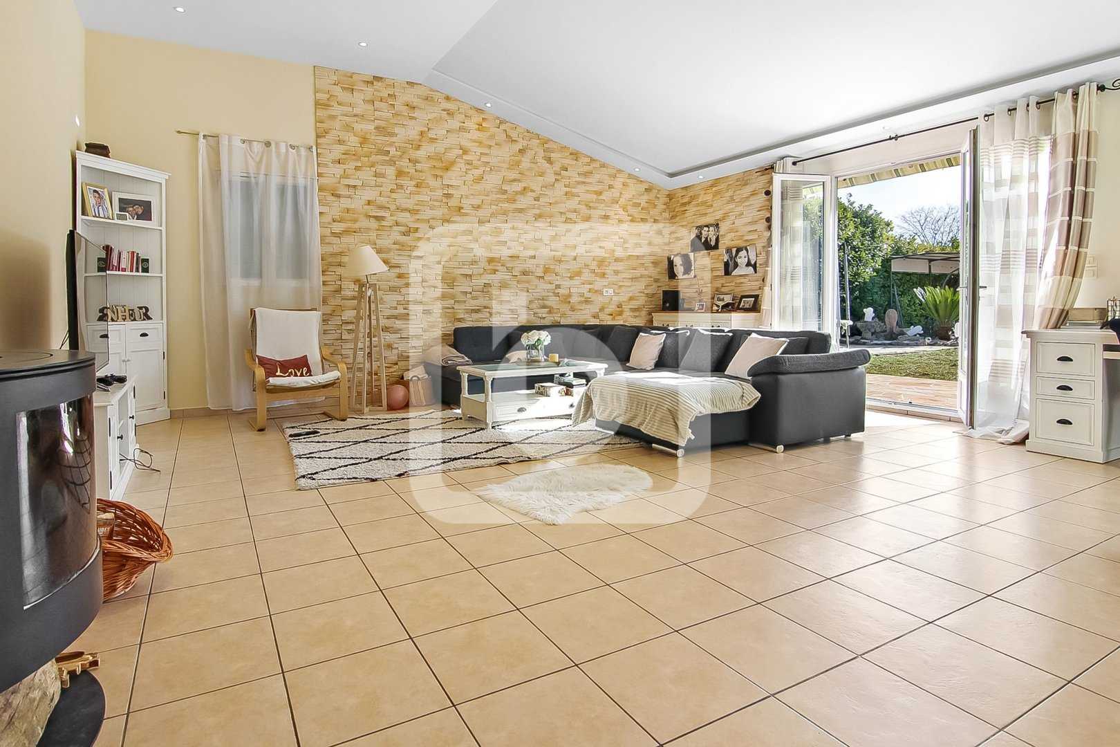 Talo sisään Mougins, Provence-Alpes-Cote d'Azur 10139093