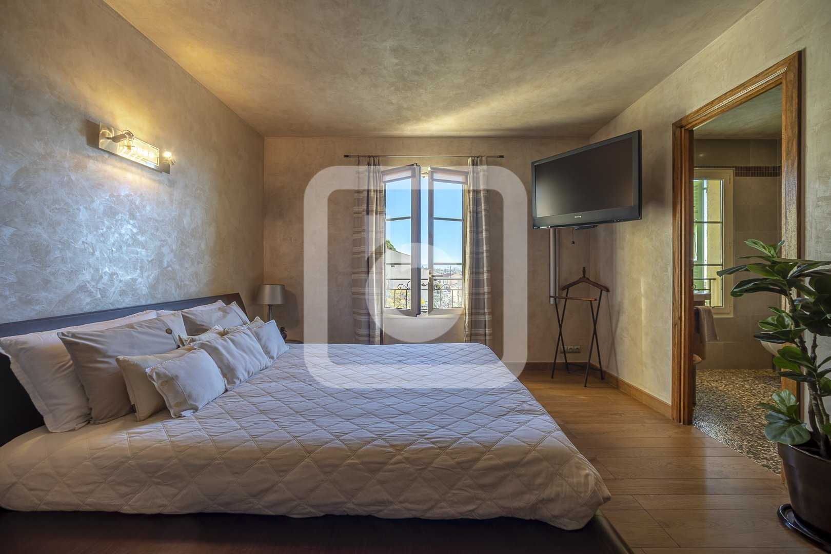 casa en Tourrettes-sur-Loup, Provence-Alpes-Côte d'Azur 10139100
