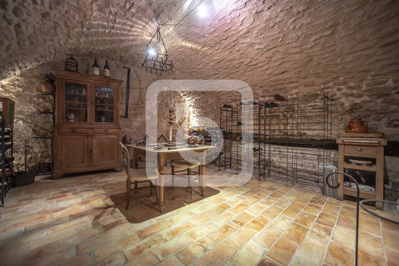 Huis in Tourrettes-sur-Loup, Provence-Alpes-Côte d'Azur 10139116