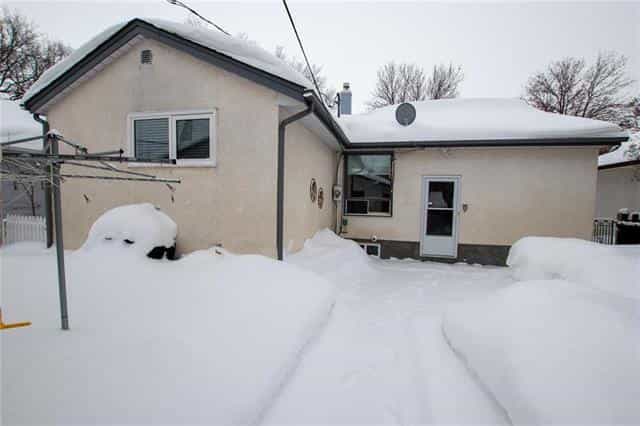 House in East St. Paul, Manitoba 10139411