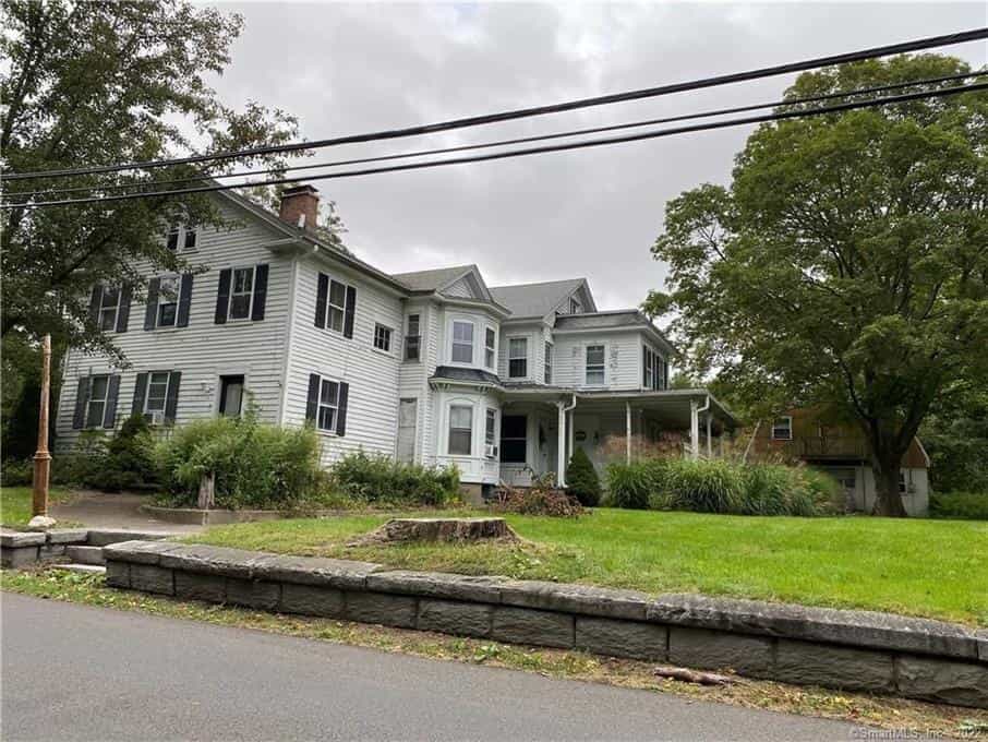 House in Orange, Connecticut 10139544