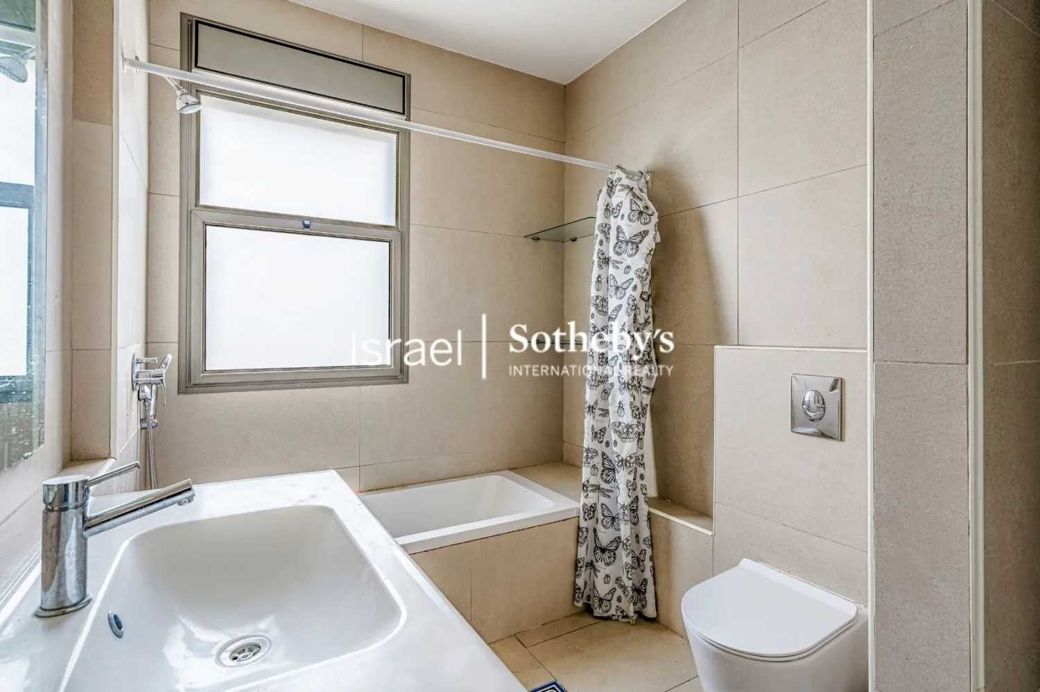 Condominium in Tel Aviv-Yafo, Ben Akhituv Street 10139754