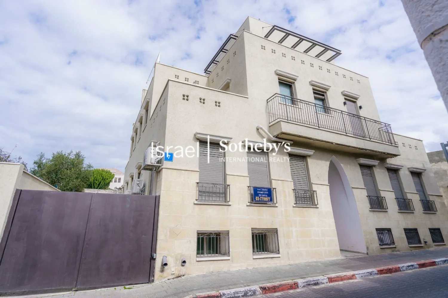 Condominium in Tel Aviv-Yafo, Ben Akhituv Street 10139754
