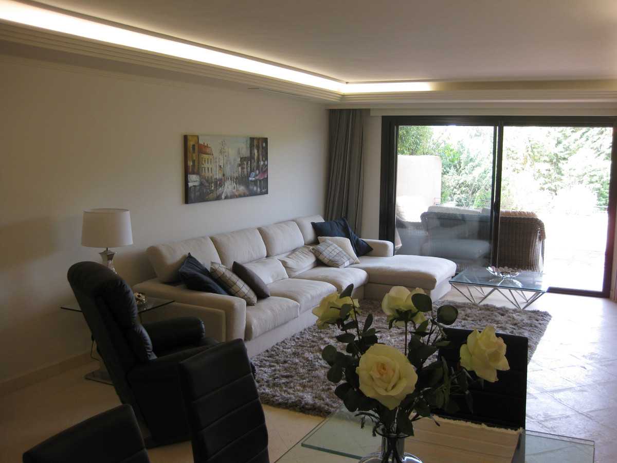 Condominium in Estepona, Andalucía 10140164