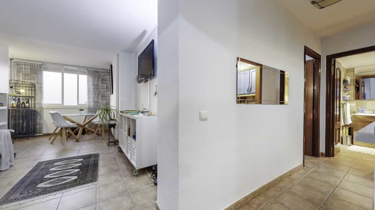公寓 在 阿罗约德拉米尔, 安达卢西亚 10140327