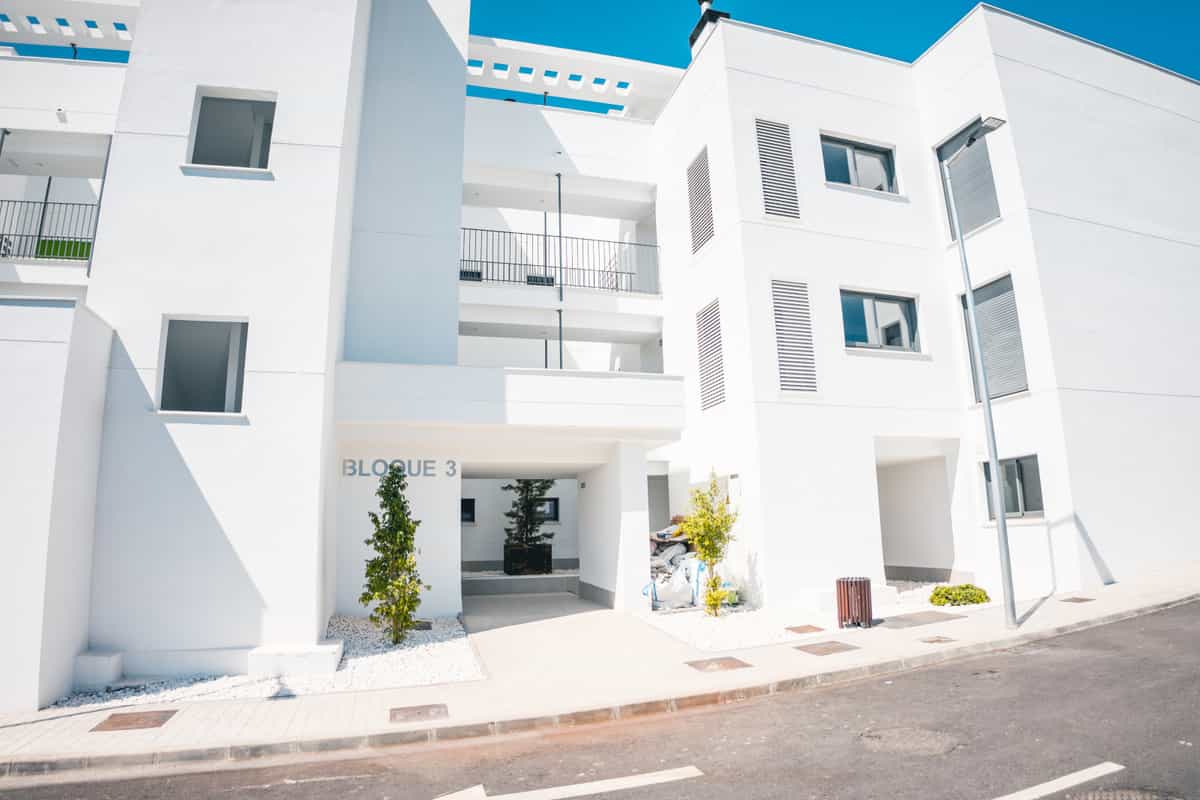 Condominium in Fuengirola, Andalusia 10140556