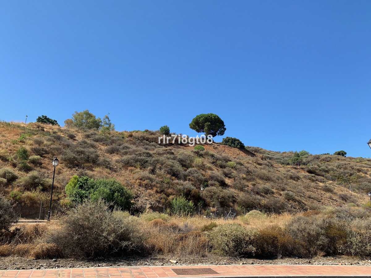Land in Fuengirola, Andalusia 10140802