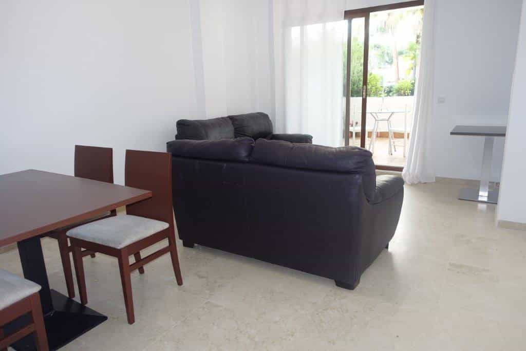 Condominium in Benahavis, Andalusia 10141020