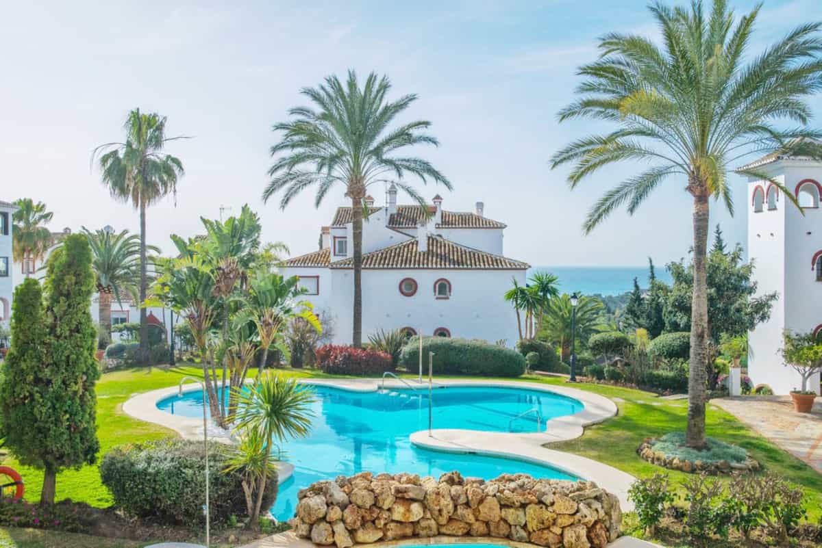 Condominium in Marbella, Andalucía 10141028