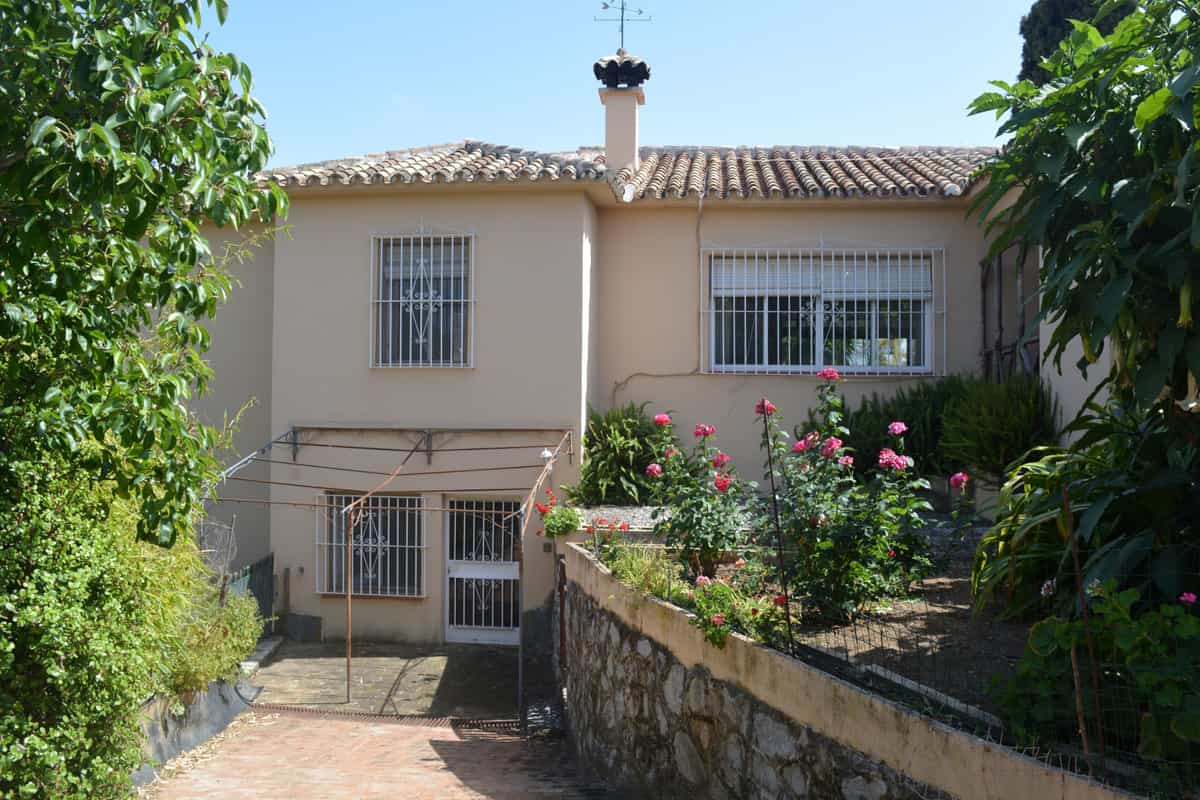 rumah dalam Estepona, Andalusia 10141055