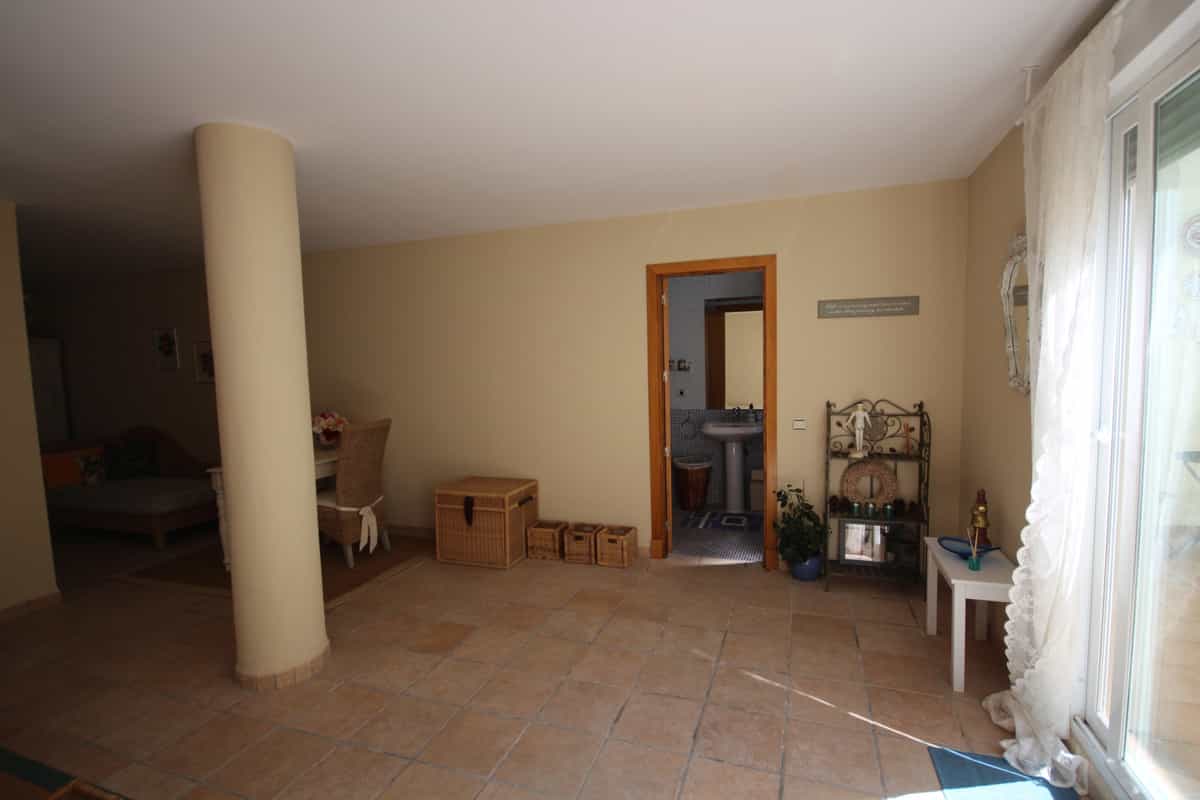 Eigentumswohnung im La Atalaya, Andalucía 10141285