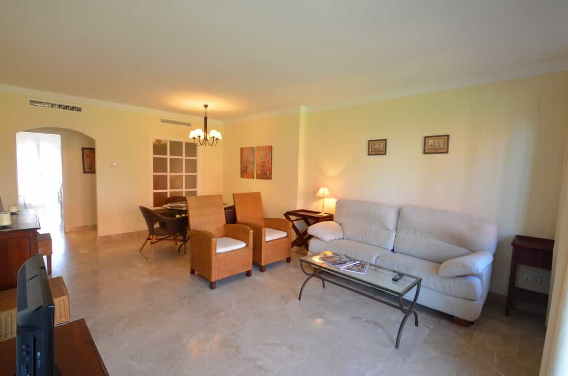 Condominium dans Estepona, Andalousie 10141651