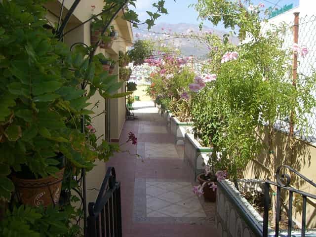 Condominium in Marbella, Andalucía 10141694