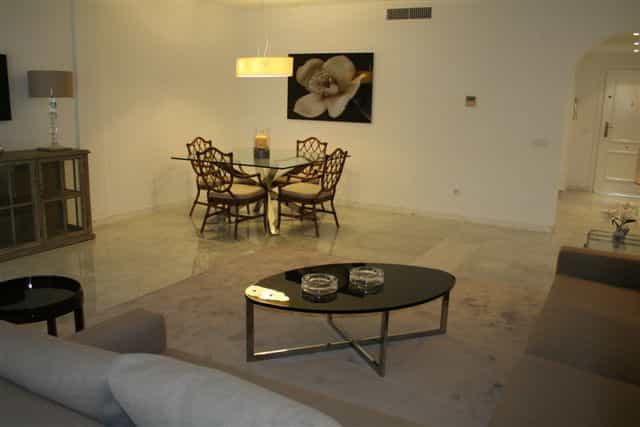 Condominium in Marbella, Andalusië 10141704