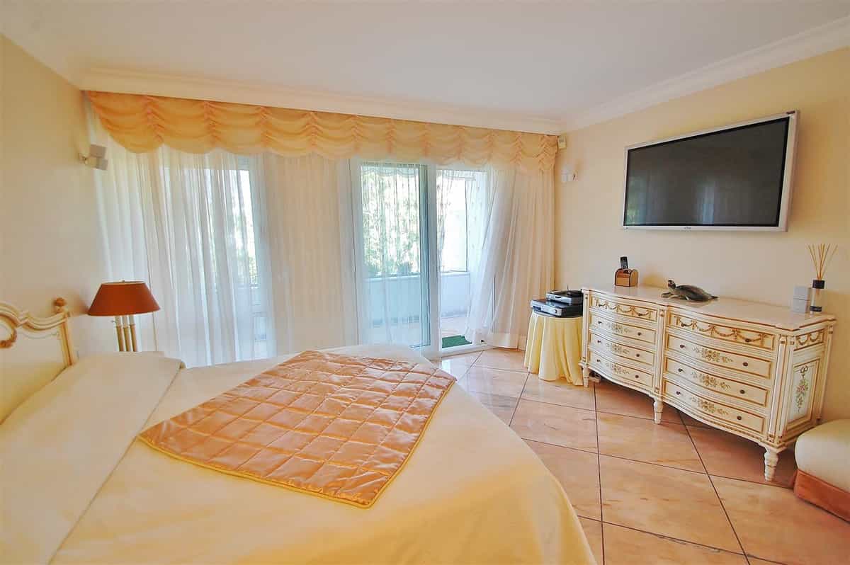 Квартира в Marbella, Andalucía 10141712