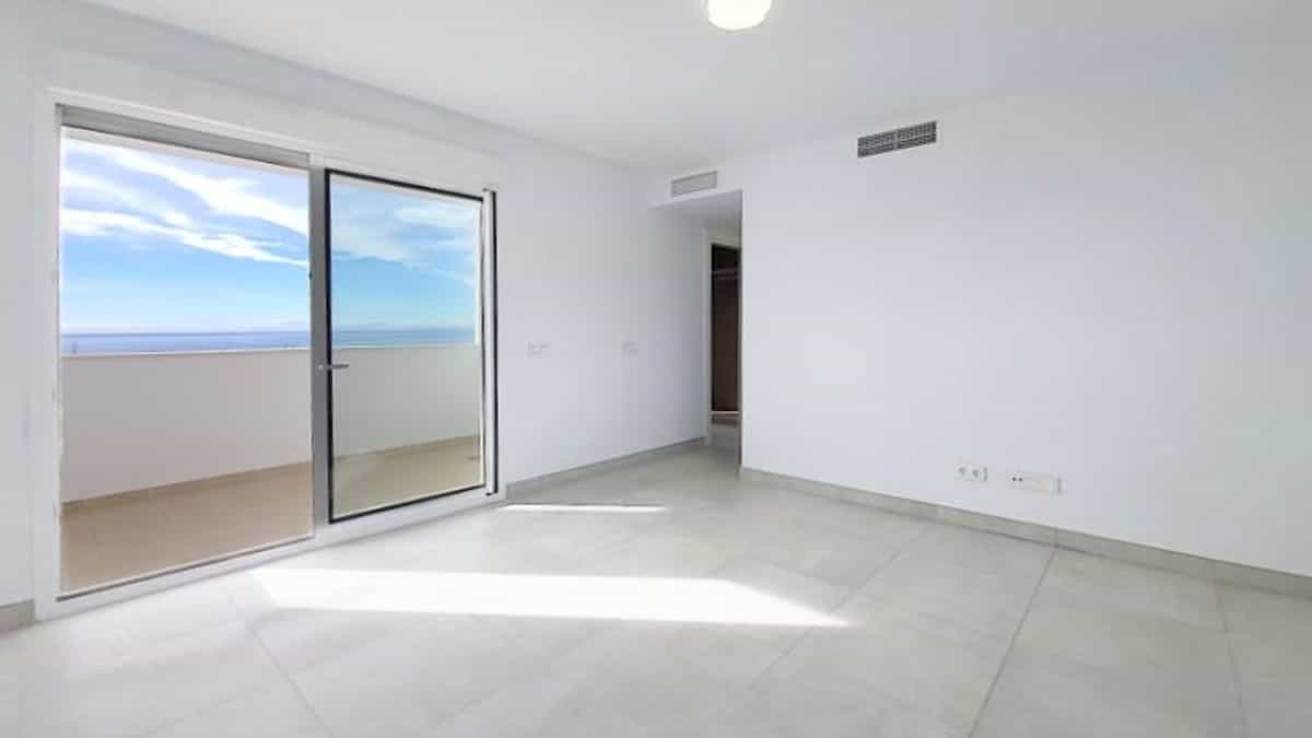 Condominium in Marbella, Andalucía 10142115