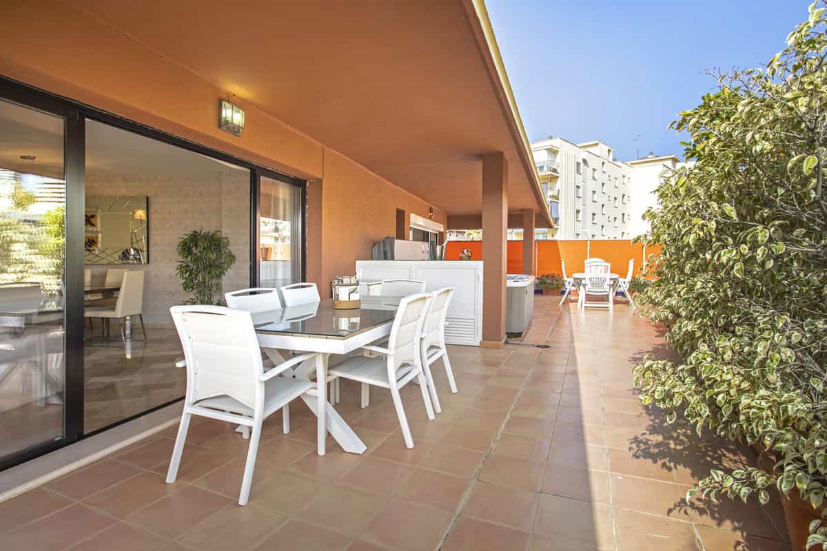 Condominium in Marbella, Andalusië 10142195