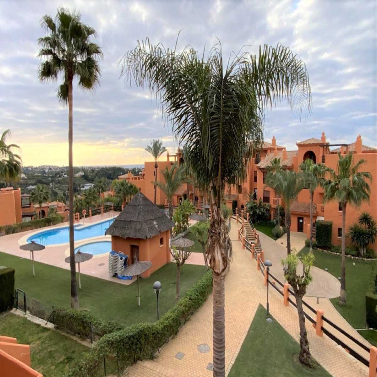 Condominium in Benahavis, Andalusia 10142294