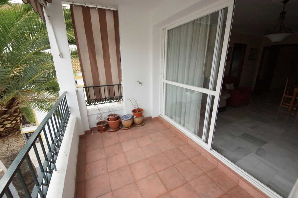 公寓 在 San Pedro de Alcántara, Andalusia 10142338