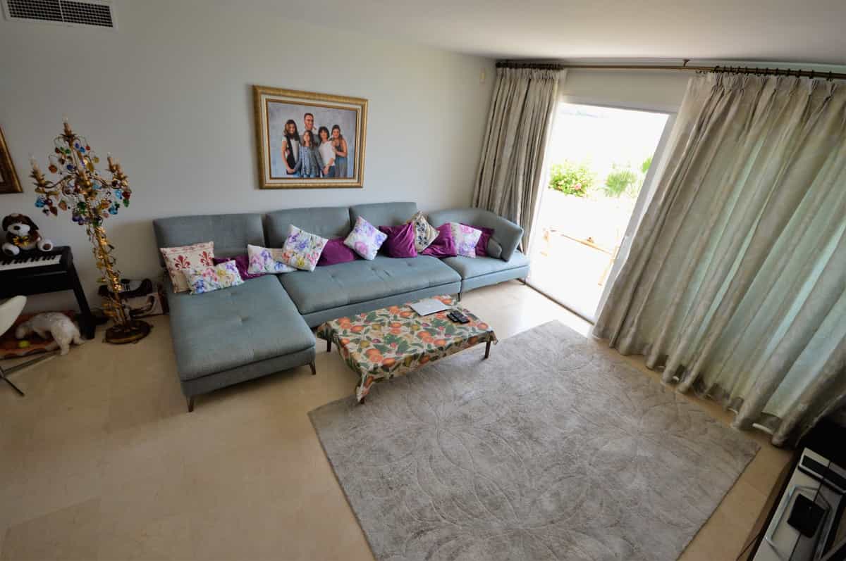 Condominium in Marbella, Andalucía 10142389