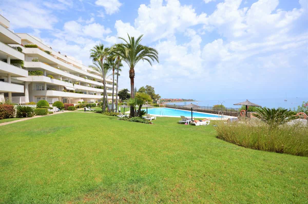 Condominium in Marbella, Andalucía 10142389