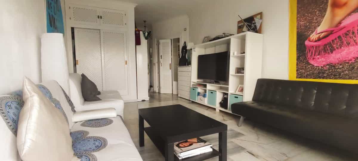 Condominium in Fuengirola, Andalusia 10143240