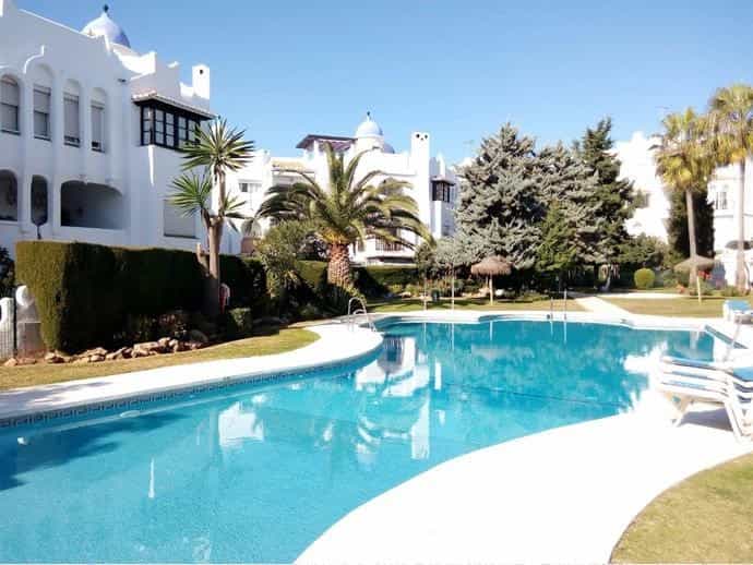 Condominium in Fuengirola, Andalusia 10143240