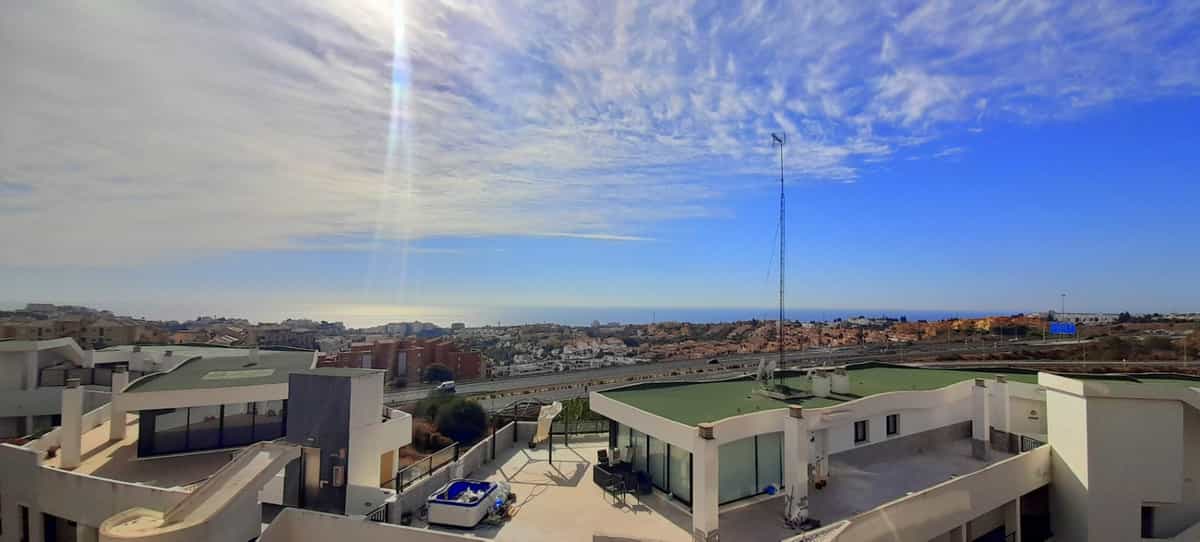 קוֹנדוֹמִינִיוֹן ב Urbanización Riviera Sol, Andalucía 10143274