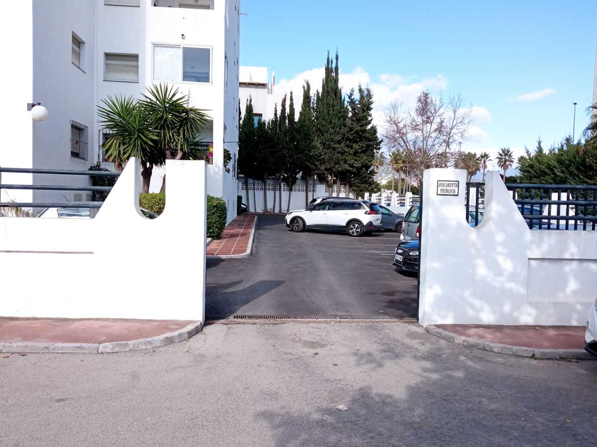 Condominium in San Pedro de Alcántara, Andalusia 10143333