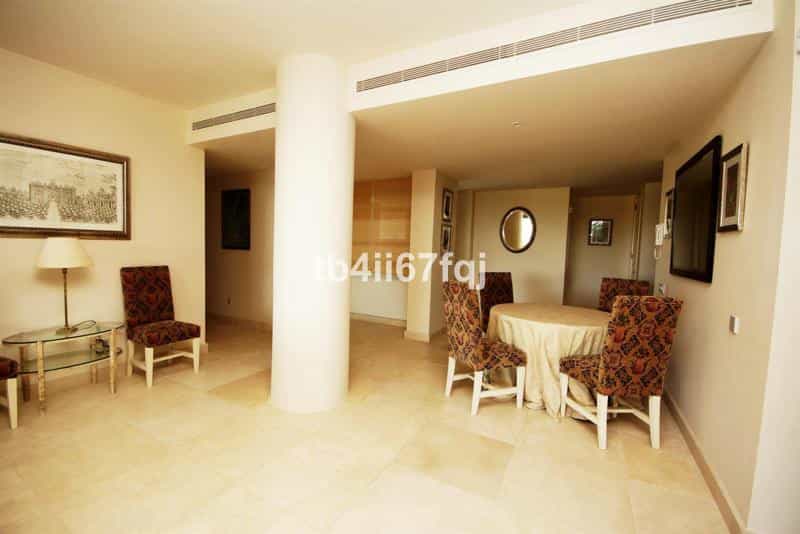 Condominium in Benahavis, Andalusia 10143498