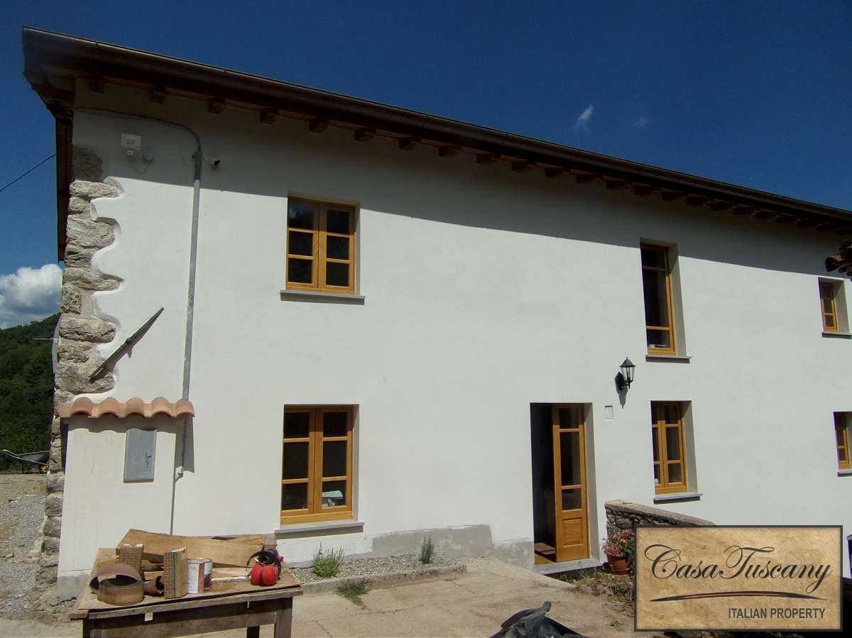 Rumah di Molazzana, Tuscany 10143603