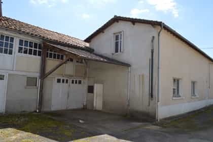 σπίτι σε Lizant, Nouvelle-Aquitaine 10143692